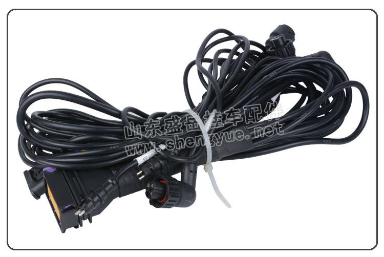 爆胎的真相竟然是这些，90%的人都不知道的潜在危险！